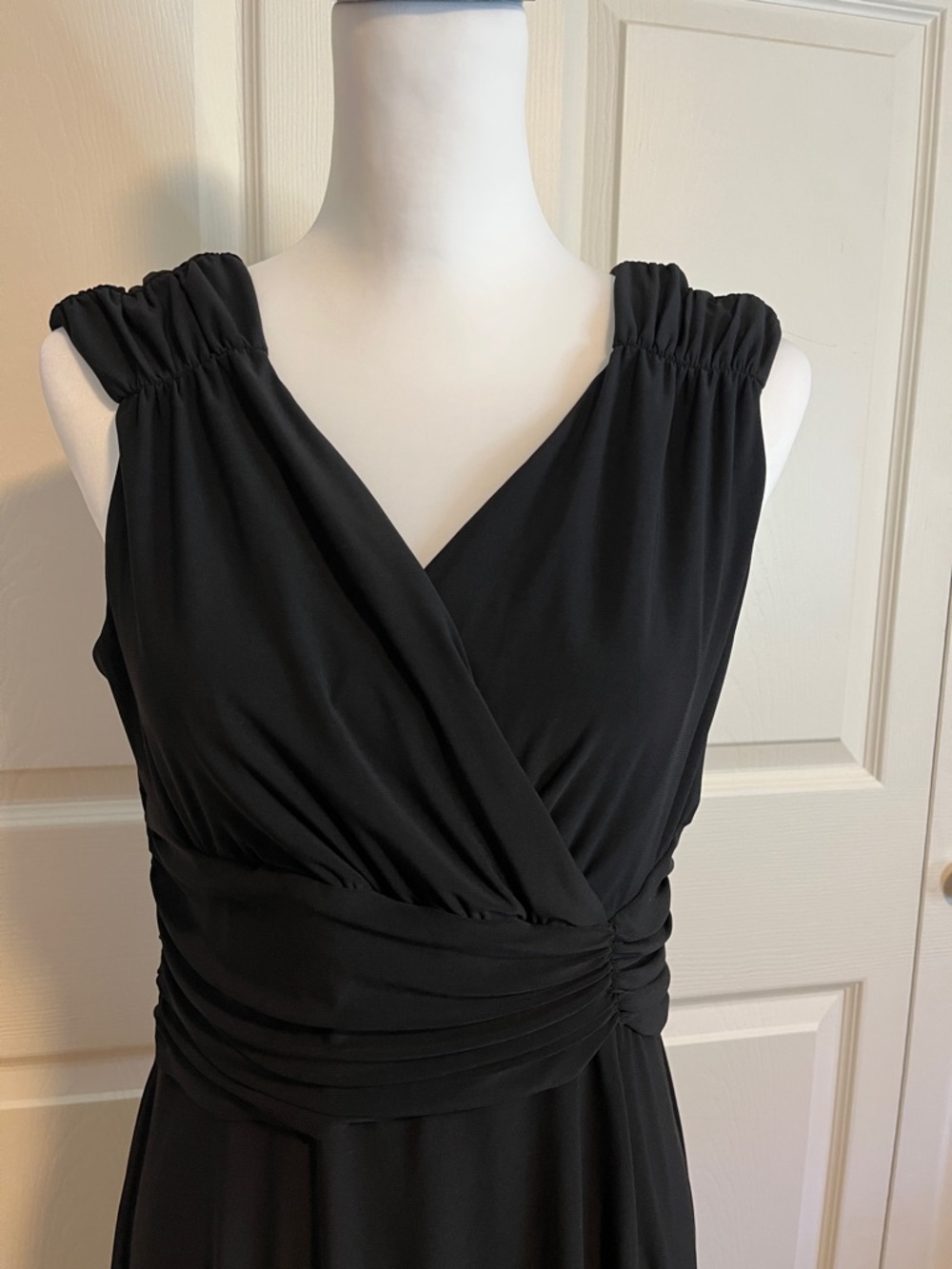 Scarlett Nite Black Ruched V-Neck Midi Dress, size 14 - Picture 2 of 6